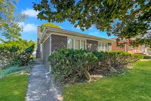 589 Superior Ave, Calumet City, IL 60409 - Photo 1