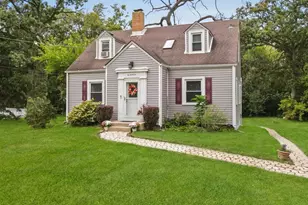 236 Oakwood Dr, Wood Dale, IL 60191 - Photo 1