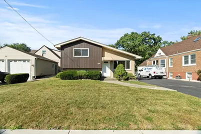2358 Westview Drive, Des Plaines, IL 60018 - Photo 1