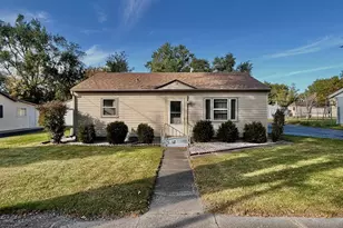 705 W Burbank St, Harvard, IL 60033 - Photo 1