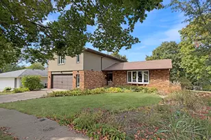 1712 Wood St, Freeport, IL 61032 - Photo 1