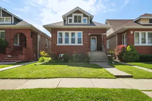 919 N Harvey Ave, Oak Park, IL 60302 - Photo 1