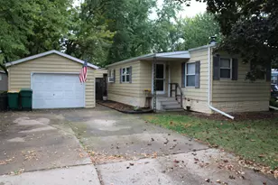 92 Oak Ave, Sandwich, IL 60548 - Photo 1