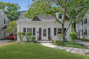 320 Lagoon Dr, Northfield, IL 60093 - Photo 1