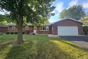 420 N Fourth St, Clifton, IL 60927 - Photo 1