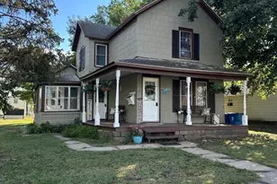 215 E Waupansie St, Dwight, IL 60420 - Photo 1