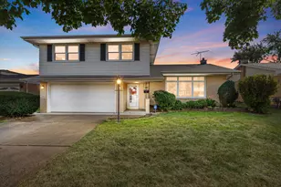 147 Lance Dr, Des Plaines, IL 60016 - Photo 1