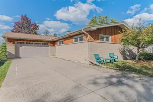 818 S Villa Ave, Villa Park, IL 60181 - Photo 1