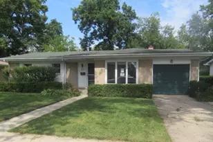 928 Woodland Dr, Wheeling, IL 60090 - Photo 1