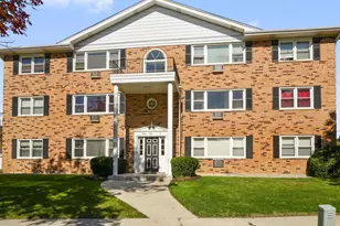 8802 W 45th Pl, Brookfield, IL 60513 - Photo 1