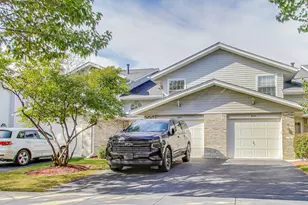 802 N Tamarac Blvd, Addison, IL 60101 - Photo 1