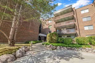 690 Chandler Rd, Gurnee, IL 60031 - Photo 1