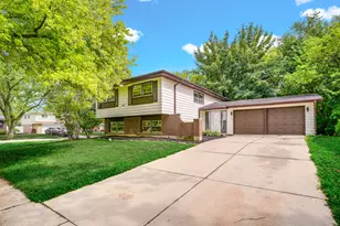 702 W Fitzhenry Ct, Glenwood, IL 60425 - Photo 1