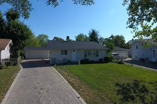 105 Siesta Rd, Carpentersville, IL 60110 - Photo 1