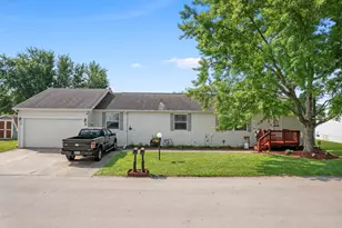 32 Peggy Dr, Sandwich, IL 60548 - Photo 1