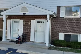 551 W Park Ave, Libertyville, IL 60048 - Photo 1