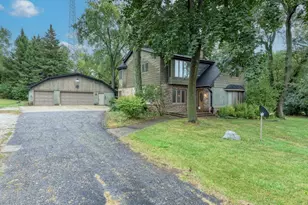 6N331 Keeney Rd, Keeneyville, IL 60172 - Photo 1