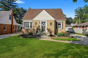 314 N Pine St, Mount Prospect, IL 60056 - Photo 1