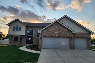 1009 Southcreek Dr, Manteno, IL 60950 - Photo 1