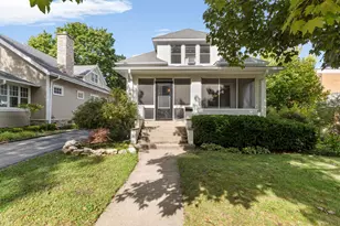 212 Elm Ct, Libertyville, IL 60048 - Photo 1