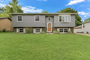 18 Sheehan Dr, Lake Villa, IL 60046 - Photo 1