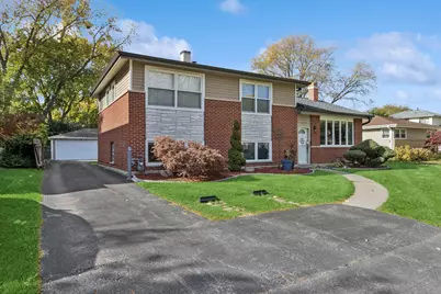 1414 N Sauk Lane, Mount Prospect, IL 60056 - Photo 1