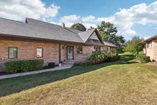 1698 Pebble Beach Dr, Hoffman Estates, IL 60169 - Photo 1