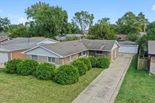 15215 Hamlin Ave, Midlothian, IL 60445 - Photo 1