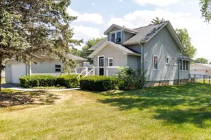 1413 N Sunnyside Dr, Johnsburg, IL 60051 - Photo 1