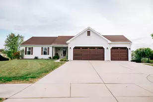 1307 Fairlee Ct, Sandwich, IL 60548 - Photo 1