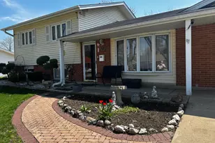 565 Flagstaff Ln, Hoffman Estates, IL 60169 - Photo 1