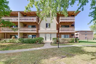 4 Parkside Ct, Vernon Hills, IL 60061 - Photo 1