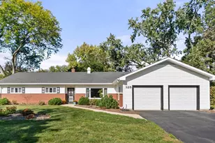 325 E Hawthorne Blvd, Wheaton, IL 60187 - Photo 1