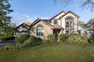 1956 N Lake Arlington Dr, Arlington Heights, IL 60004 - Photo 1