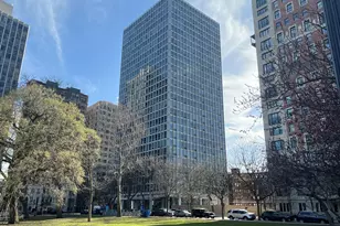 2400 N Lakeview Ave, Chicago, IL 60614 - Photo 1