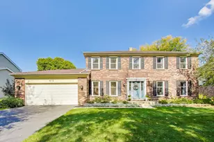 812 W Whiting Ln, Arlington Heights, IL 60004 - Photo 1