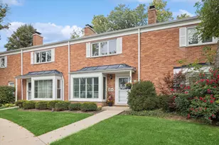 494 Old Surrey Rd, Hinsdale, IL 60521 - Photo 1