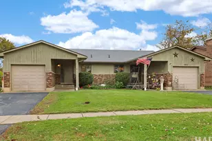 920 Pleasant St, Woodstock, IL 60098 - Photo 1