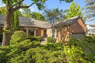 8 Warrington Dr, Lake Bluff, IL 60044 - Photo 1