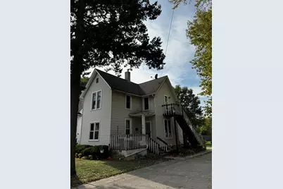 40 S Walkup Avenue, Crystal Lake, IL 60014 - Photo 1