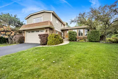 823 N Harrow Court, Addison, IL 60101 - Photo 1