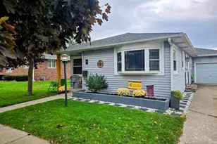 32 N Walnut St, Manteno, IL 60950 - Photo 1