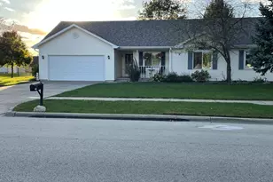 851 N Maple St, Manteno, IL 60950 - Photo 1