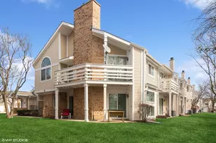 1027 Courtland Dr, Buffalo Grove, IL 60089 - Photo 1