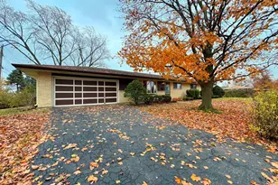 761 Marshall Dr, Des Plaines, IL 60016 - Photo 1