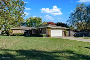 800 Charles St, Morris, IL 60450 - Photo 1