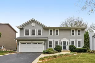 368 Pinoak Dr, Bartlett, IL 60103 - Photo 1