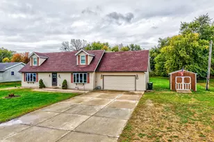 340 N Walker St, Braidwood, IL 60408 - Photo 1