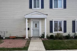 1378 Quaker Ln, Prospect Heights, IL 60070 - Photo 1