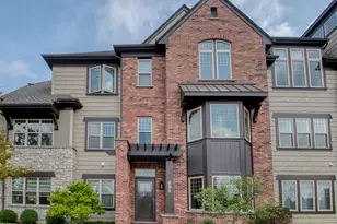 694 Parkside Ct, Libertyville, IL 60048 - Photo 1